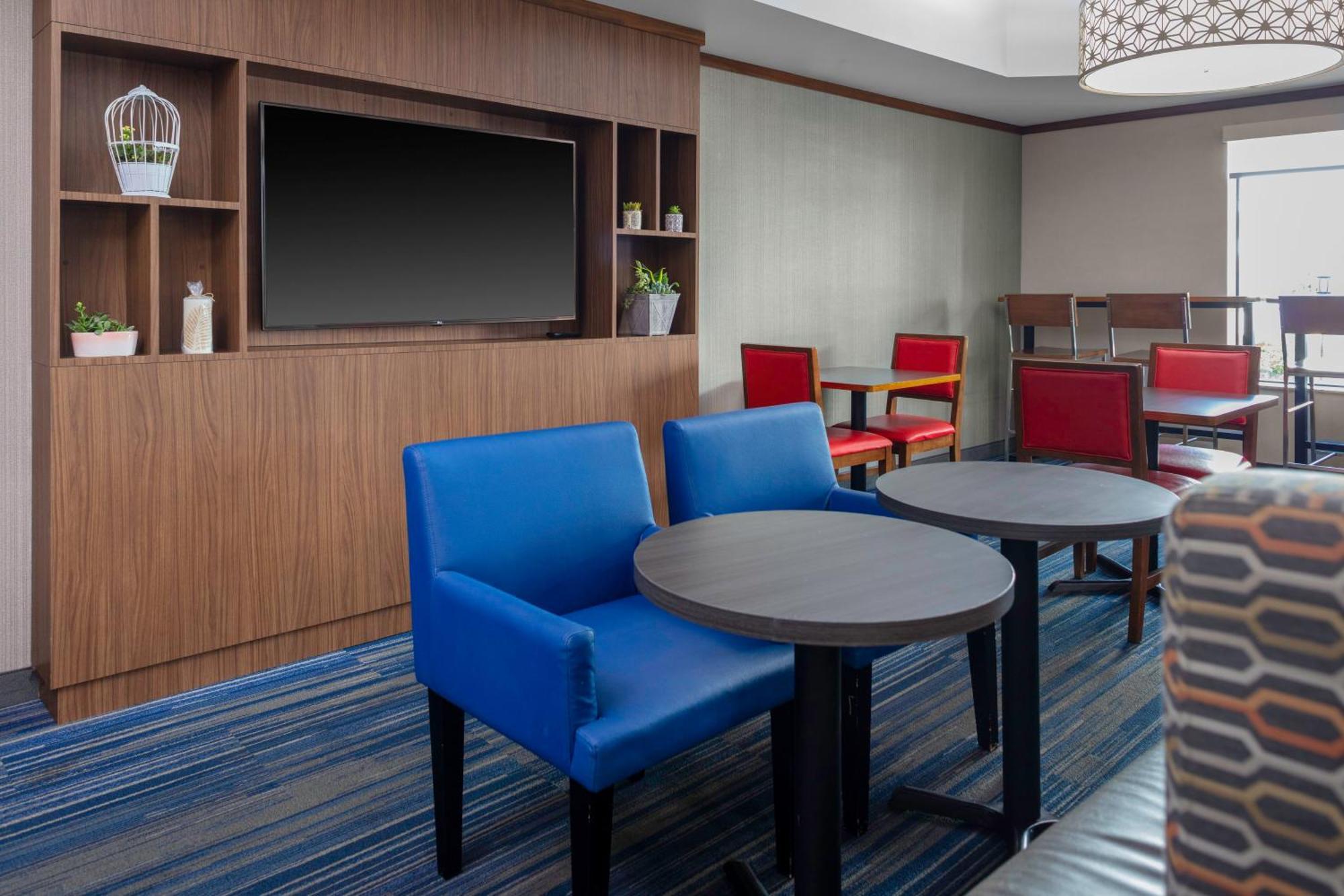 Holiday Inn Express & Suites Roanoke Rapids By Ihg Exteriör bild