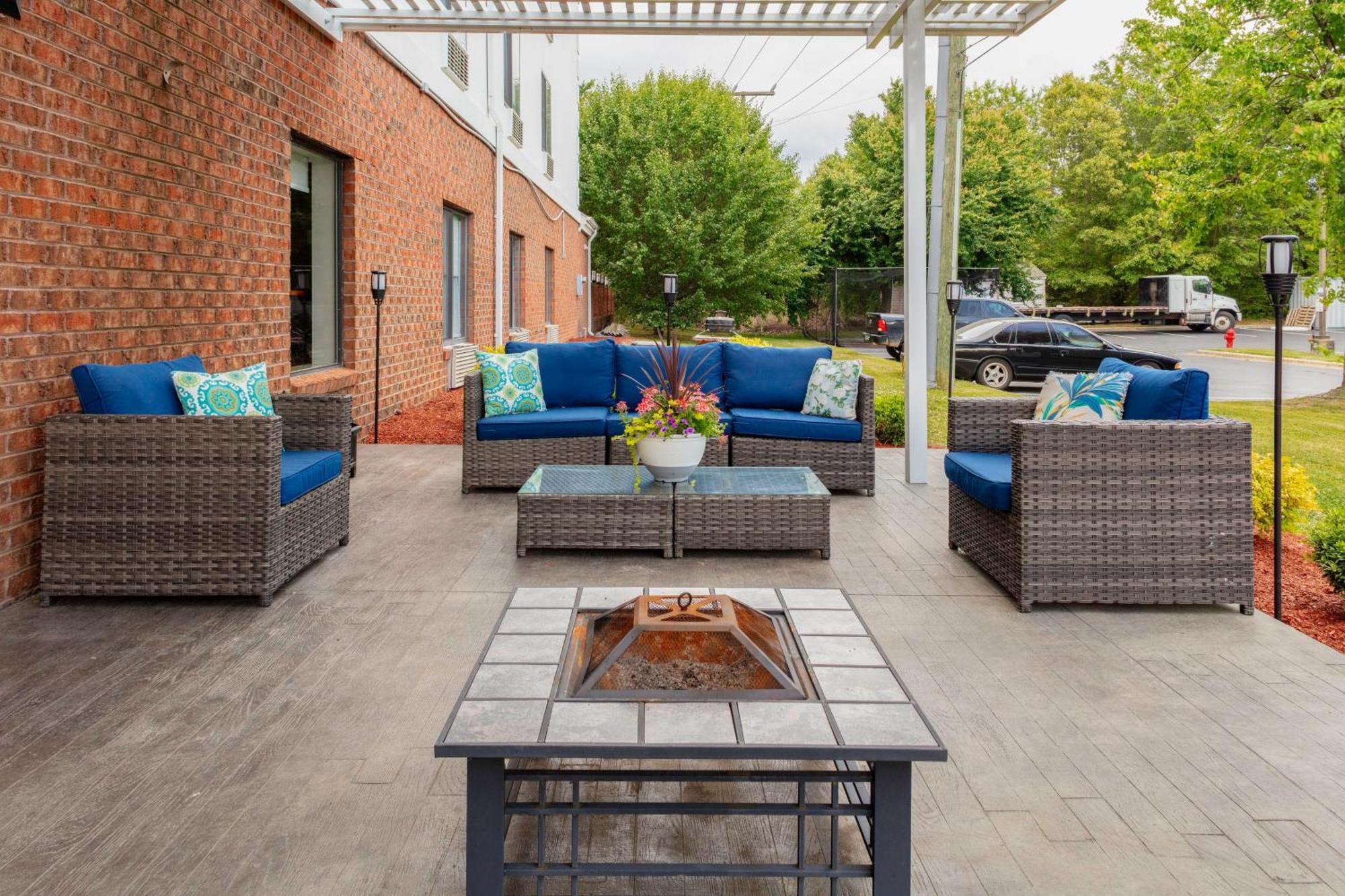 Holiday Inn Express & Suites Roanoke Rapids By Ihg Exteriör bild