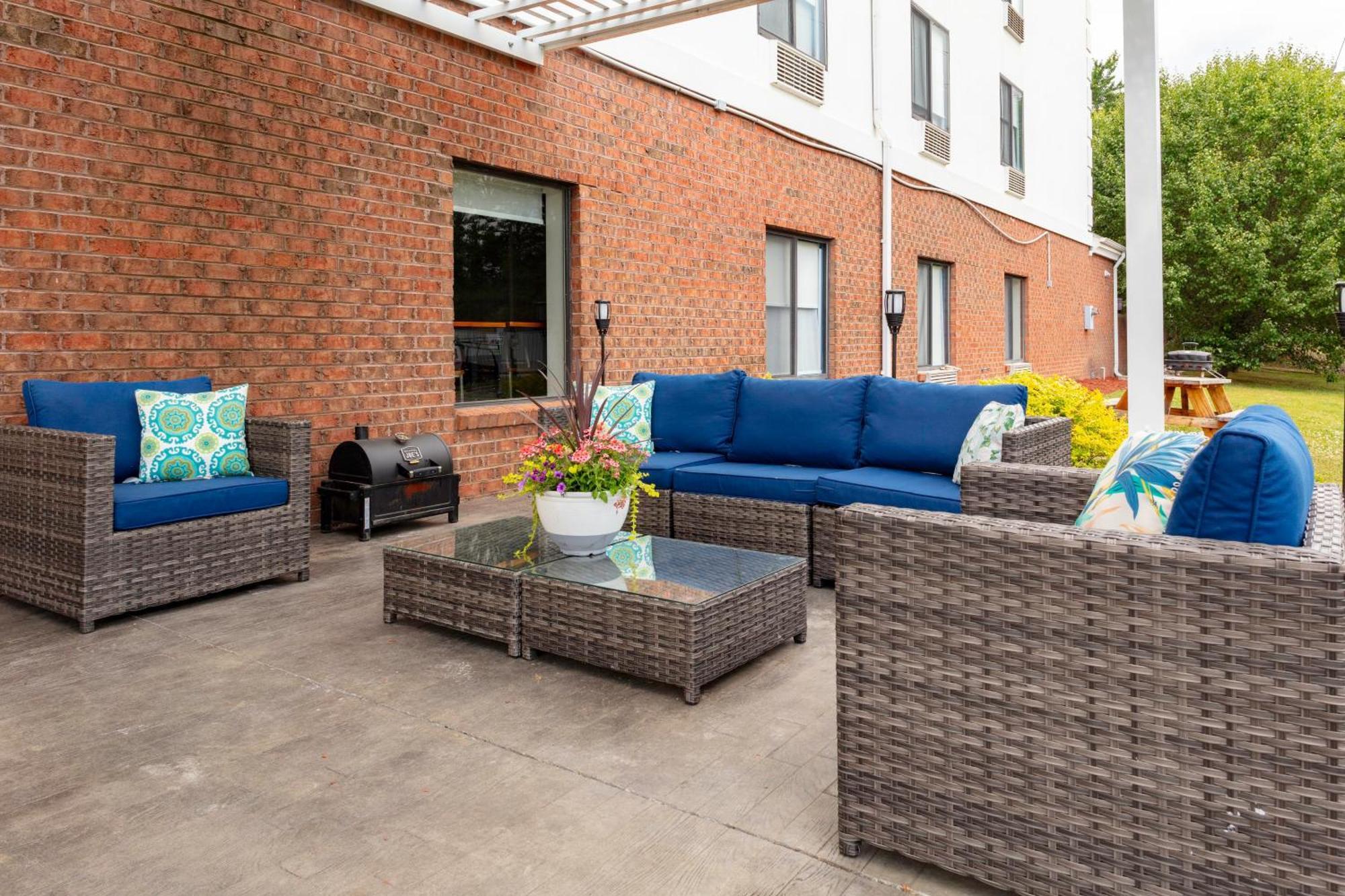 Holiday Inn Express & Suites Roanoke Rapids By Ihg Exteriör bild