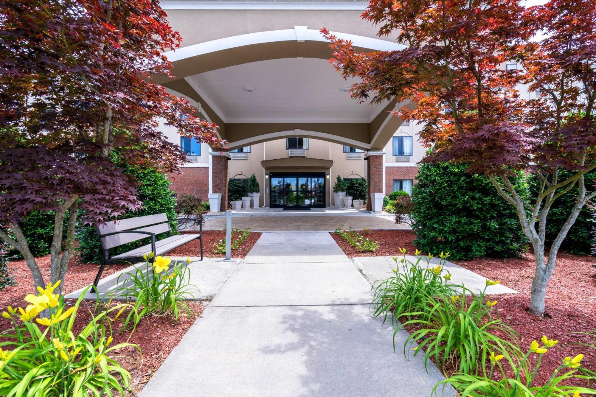 Holiday Inn Express & Suites Roanoke Rapids By Ihg Exteriör bild