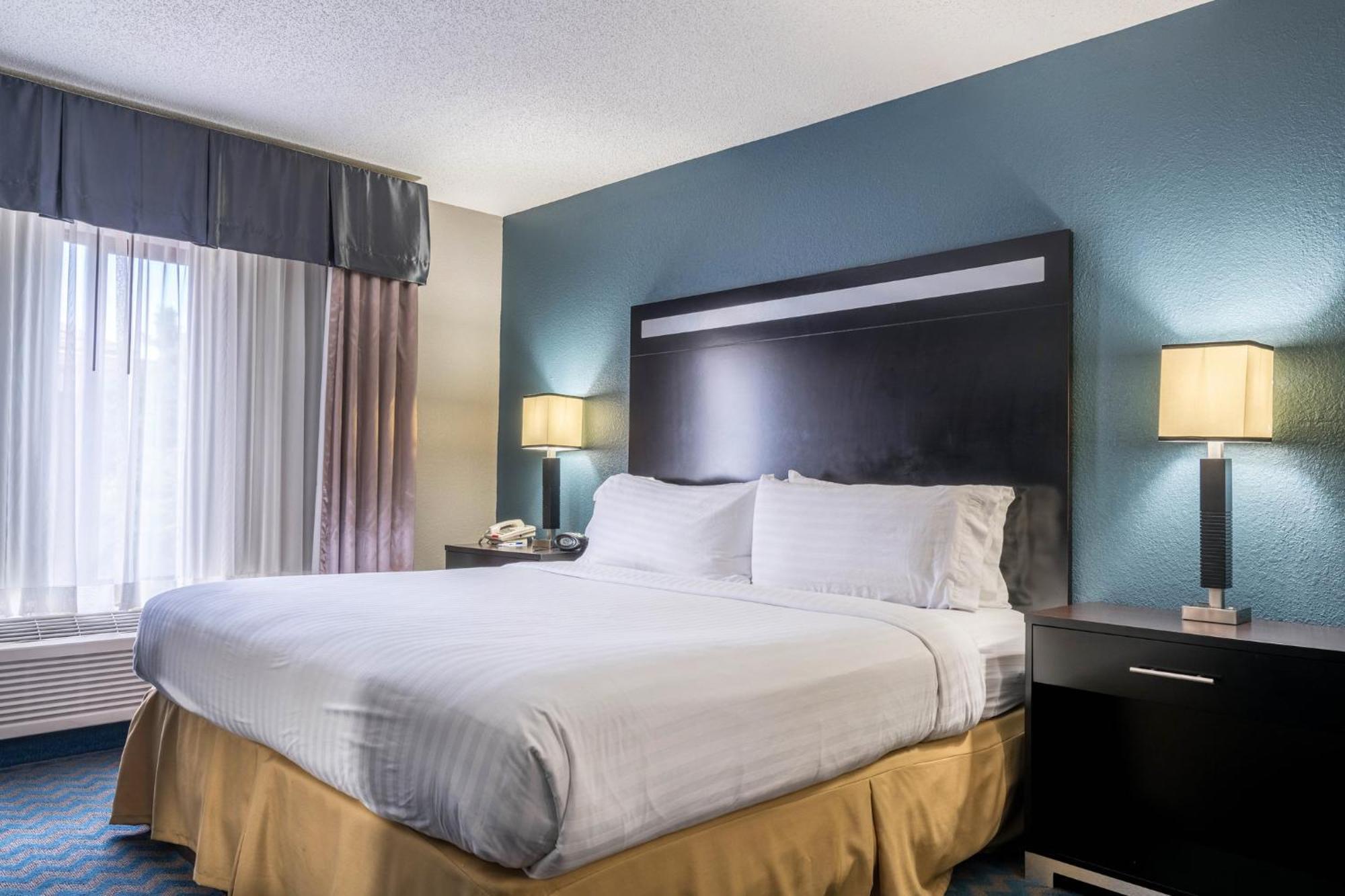 Holiday Inn Express & Suites Roanoke Rapids By Ihg Exteriör bild